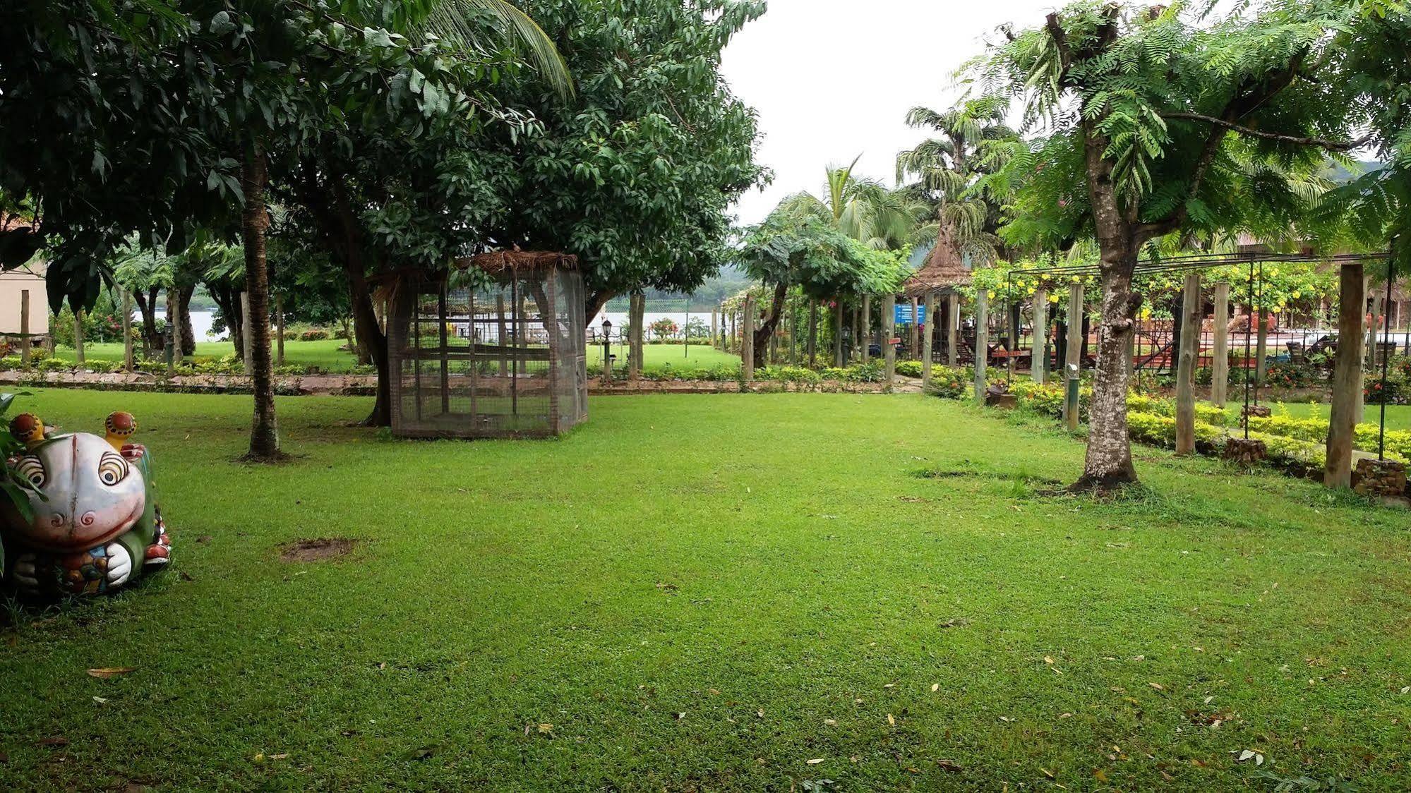 Afrikiko River Front Resort Akosombo Exterior foto
